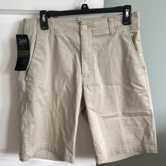 NWT Lee Men's Extreme Motion Flat Front Short, 30, stone - Picture 5 of 9